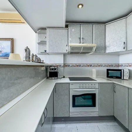 Apartment Coastal Comfort For Four In